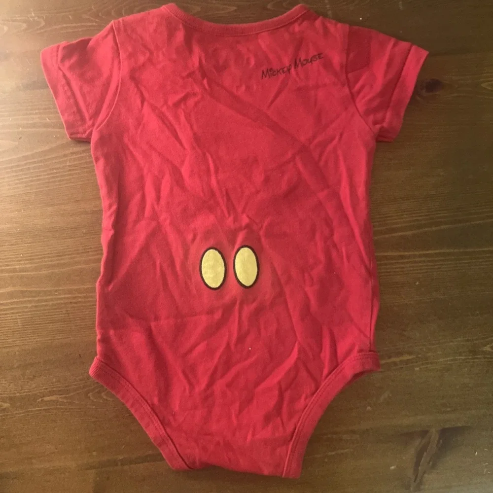 DISNEYLAND PARKS RED‎ MICKEY BODYSUIT LOVABLE SIZE 18 MO SNAPBOTTOM